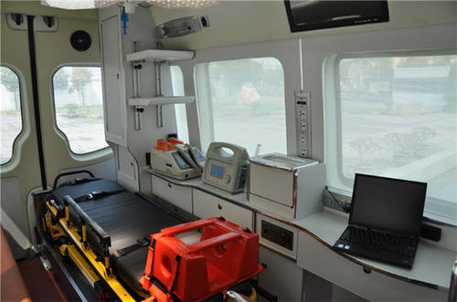 兴海县救护车内部